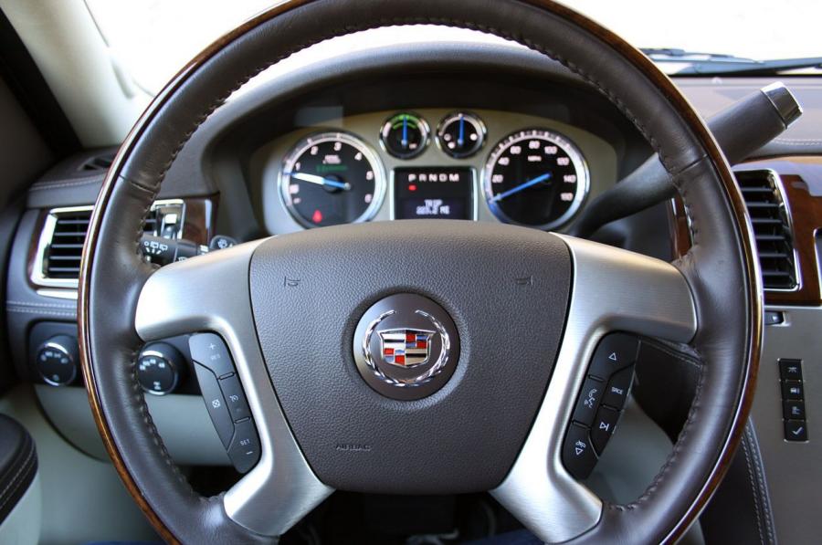  Cadillac Escalade Platinum Hybrid 2011 года  (фото 39 из 60)